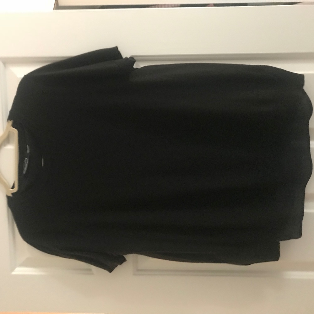 NWT Magaschoni black top in Large with cute back!